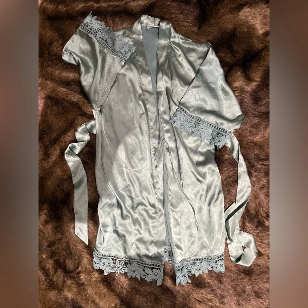 Birdy Grey Claudine Lace Robe - Picture 2 of 5